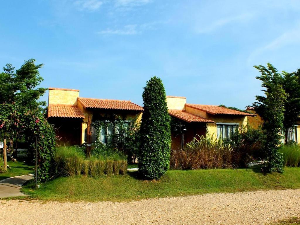 Villa Tuscany Country Resort Szuanphung Kültér fotó