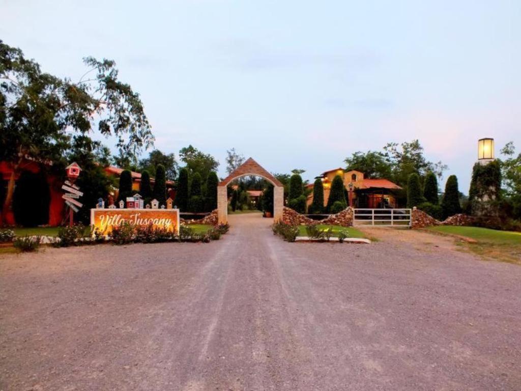 Villa Tuscany Country Resort Szuanphung Kültér fotó