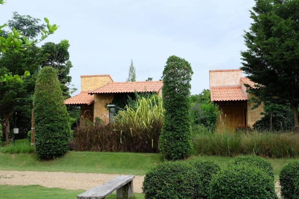 Villa Tuscany Country Resort Szuanphung Kültér fotó